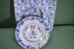 Тарелка сувенирная "30 лет ECMOS", 1967-1997. ЗАО НГС-Оргпроект-экономика. Гжель.