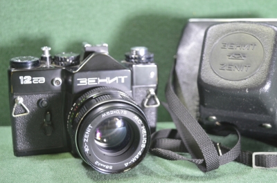 Фотоаппарат "Зенит 12 СД", с кофром. Zenit 12сд, N 88267298. Объектив MC-Helios-44M-4. СССР.