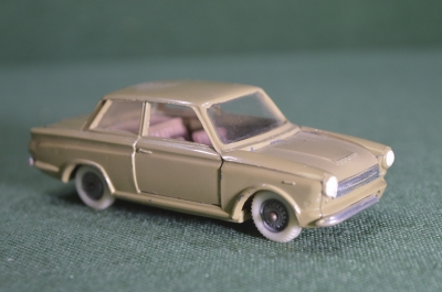 Модель масштабная, автомобиль "Форд Консул". Ford-Consul-Cortina. 1:43. Металл. Made in URSS.