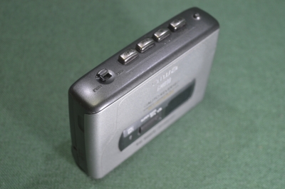 Плеер кассетный "AIWA GM800". Ear guard, super bass. В ремонт.