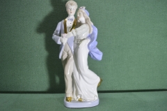 Статуэтка, фигурка фарфоровая "Танцующая пара, жених и невеста". Фарфор Disomi, Азия.