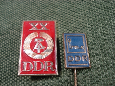 Значки "DDR" 2 шт 