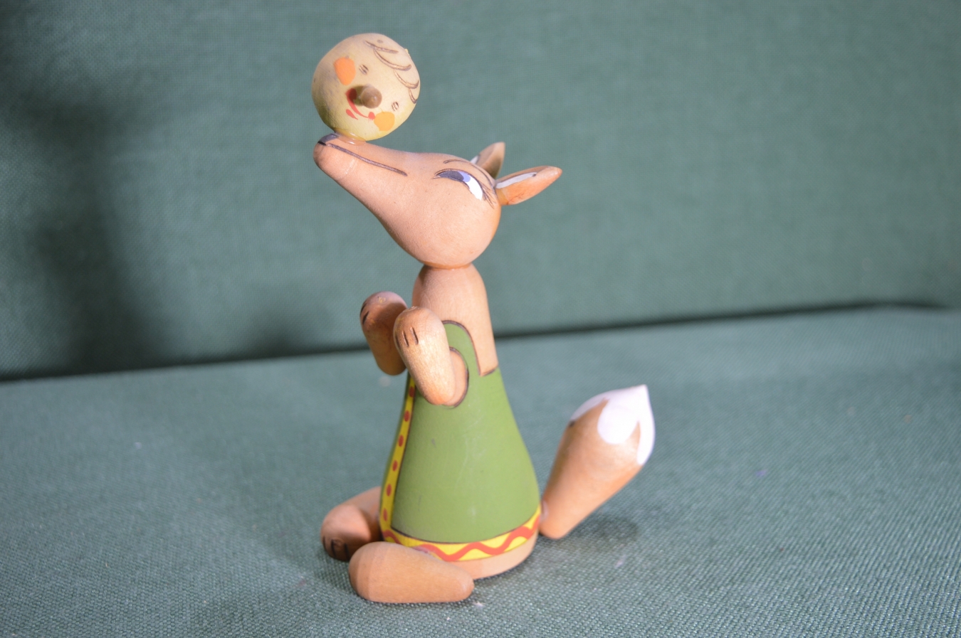 Купить Фигурка статуэтка деревянная "Лиса и колобок". Роспись. Дерево ...