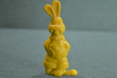 Статуэтка, фигурка "Заяц в комбинезоне" (миниатюра). Пластик. 