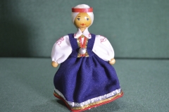 Кукла, куколка деревянная в национальное одежде, девушка с косой. В матерчатом платье. Дерево.