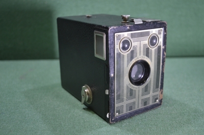 Фотоаппарат "Brownie Junior Six-20 Kodak". Великобритания. Середина 20-го века.