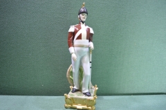 Фарфоровая статуэтка "Драгун". Французская армия, Война 1812 года. Фарфор, 33 см. Европа.