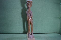 Статуэтка африканская, деревянная фигурка "Мужик в пиджаке". Дерево, Африка.