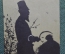 Вкладыш кондитерской фабрики С.Сиу и Ко. Крестьяник с серпом. "Шоколатъ. Золотая медаль 1882 г."