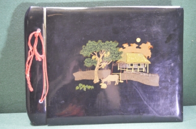 Альбом с фотографиями "Хо-Ши-Мин Северный Вьетнам Война". Папье-маше. 1960-е годы.