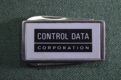 Бейджик, зажим "Control Data Cortoration". Перочинный ножик, пилка для ногтей.