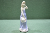 Статуэтка фарфоровая 