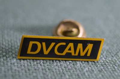 Знак, значок "DVCAM Sony". Тяжелый металл, цанга.