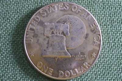 Монета Лунный доллар, США, 1976 год. D - Денвер. Колокол свободы, Луна. Pluribus unum, dollar USA #2