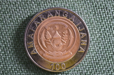Монета 100 франков, Руанда, Африка, 2007 год. Биметалл. Banki nkuru yu Rwanda. Amafaranga Ijana.