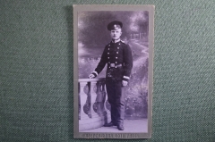 Старинная фотография "Военный в фуражке", кабинетная. Российская Империя. 1912 год.