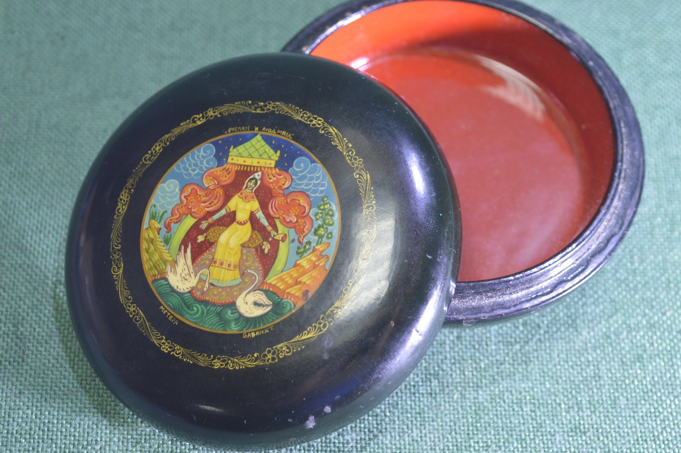 Купить Шкатулка лаковая круглая "Царевна и лебеди". Ручная роспись ...