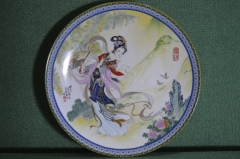 Тарелка декоративная "Девушка с веером в саду". Японская тема. Роспись, позолота. 