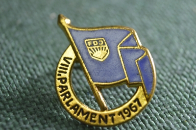 Знак, значок парламентский "Союз свободной немецкой молодежи". FDJ VIII Parkiament 1767 г. Тяжелый.