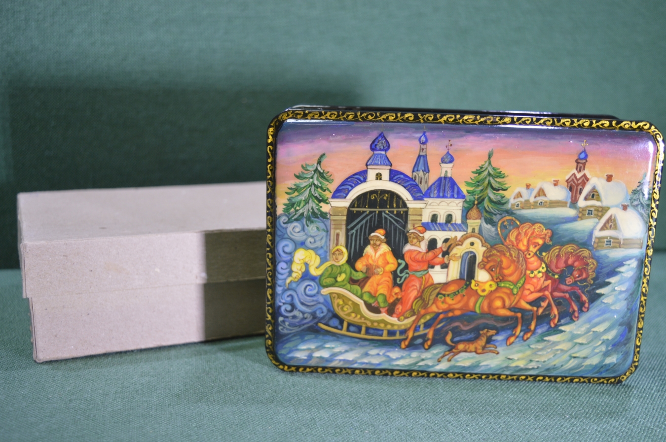 Купить Шкатулка лаковая, расписная "Зимняя тройка, у церкви". Мстера ...