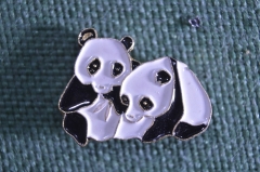 Знак значок "Медведь Панда WWF". Клеймо. Китай.