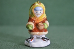 Игрушка елочная "Снегири ( девочка )". Керамика, майолика, ручная роспись.