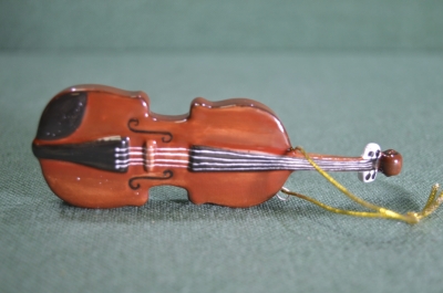 Игрушка елочная "Скрипка". Керамика, майолика, ручная роспись. 