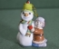Игрушка елочная "Весёлый снеговик ( мальчик со снеговиком )". Керамика, майолика, ручная роспись.