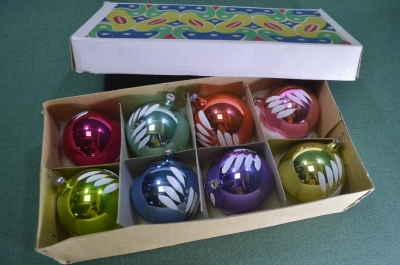 Набор стеклянных елочных шаров (6 штук), с коробкой. Стекло. Елочные украшения.