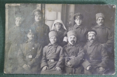Фотография старинная "Военные на выписке в госпитале". Фото, фотокарточка. 1916 год.