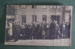 Фотография старинная "Очередь на улице, какое-то событие". Фото, фотокарточка. 1932 год. #S1