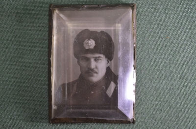 Фотография в рамке под стеклом "Военный в шапке ушанке" Фото, фотокарточка. Рамка металл стекло #O4