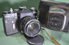 Фотоаппарат "Зенит ЕМ", с кофром. N 81106477. Объектив Гелиос-44M 2/58.