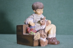 Статуэтка, композиция "Мальчик я яблоками и кроликами". The Leonardo collection. Christine Haworth