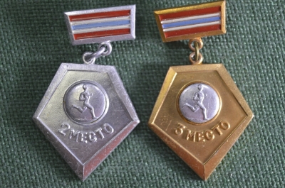 Значки, медали "Спорт, легкая атлетика. 2 -е и 3 -е место". 