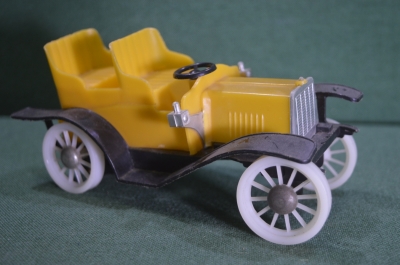 Машинка игрушечная "Ретро автомобиль", желтый. Пластик.