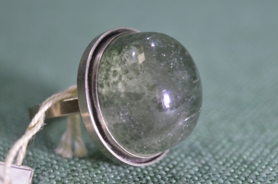 Кольцо, колечко. Камень кварц с хлоритом. Женское украшение, бижутерия. Дефект