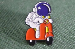 Знак значок "Мопед мотороллер мотоцикл ретро космонавт". Мотоспорт. Космос. Цанга. Тяжелый металл.