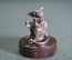 Фигурка, миниатюрная статуэтка "Мышь с книгой на горшке". Постамент. Латунь.