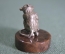 Фигурка, миниатюрная статуэтка "Мышь с книгой на горшке". Постамент. Латунь.