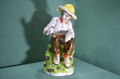 Статуэтка фарфоровая "Юный геолог". Редкая роспись. Фарфор. Полонне. Полонский завод. СССР. #U