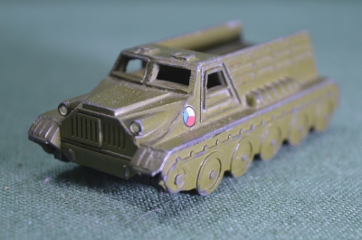 Машинка игрушка "Вездеход на гусеницах". Военная техника ТПЗ. Тула. СССР.