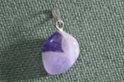 Кулон, кулончик. Бело-фиолетовый камень. Кулон, кулончик. Бело-фиолетовый камень.