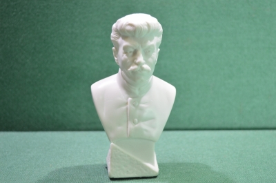 Иосиф Сталин (Коба). Бюст белый, искусственный мрамор. 15,5 см.