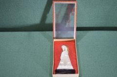Статуэтка костяная "Рыбак". Натуральная кость. Оригинальная коробка. Старый Китай. 1940-е годы.