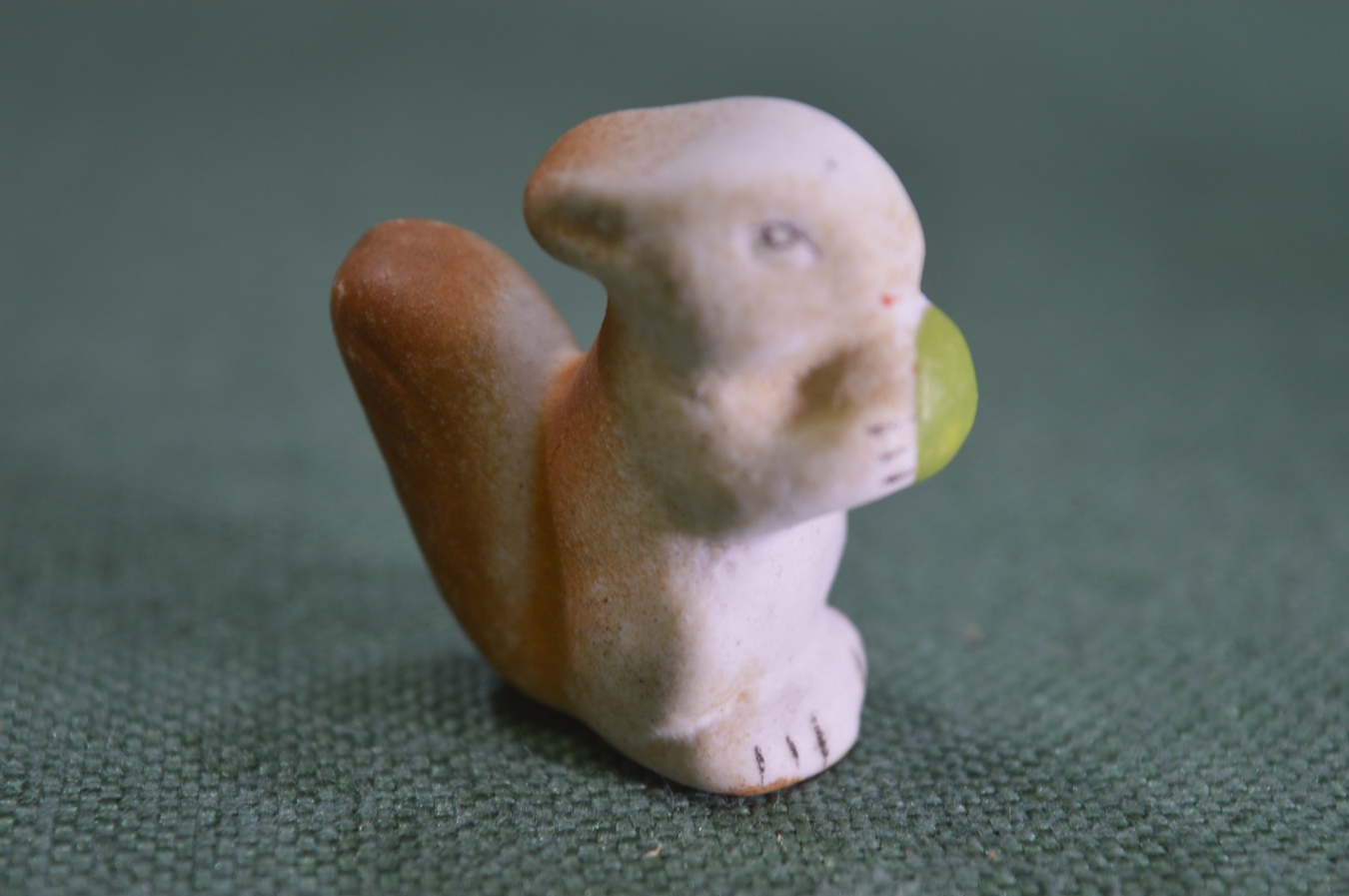 Купить Статуэтка миниатюрная фарфоровая "Белка бельчонок". Фарфор ...