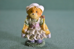 Статуэтка, фигурка "Медведица в платье, с корзинкой". Полистоун.