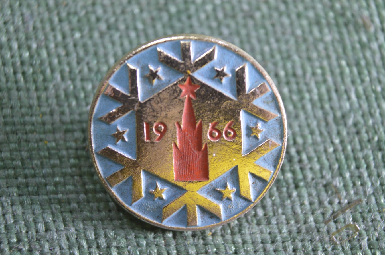 Купить Знак, значок "С Новым, 1966 годом". Новогодний. Кремль, снежинка ...