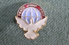 Знак, значок "Peace Мир Paix". Агитация за мир и дружбу. Белый голубь, символ мира. СССР.