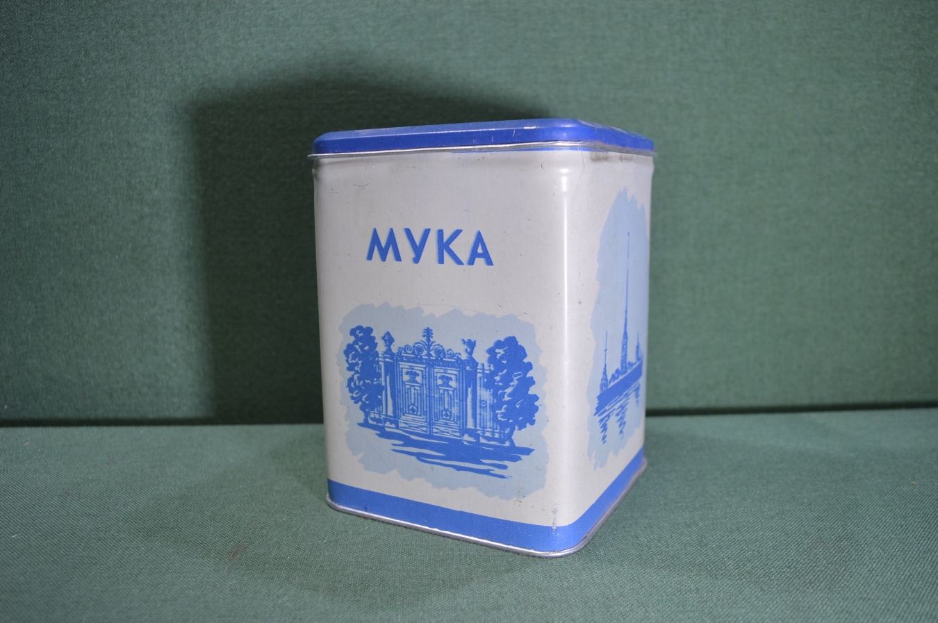 Жестяная банка Карусель